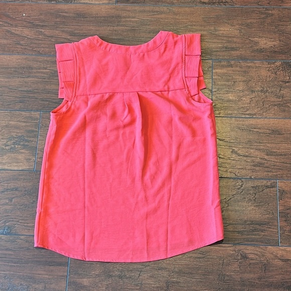 Super cute pink ruffle tank, size small - Picture 4 of 4